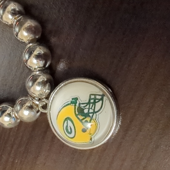 Green Bay Packers silver beaded Stretch Braclet - Picture 3 of 4
